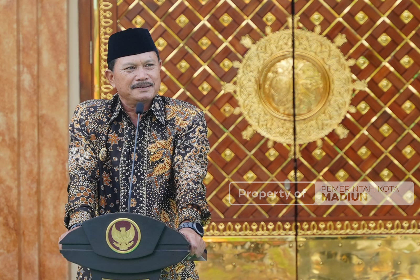 Gubernur Khofifah Resmikan Masjid Baitus Sholihin SMAN 3 Taruna Angkasa Madiun