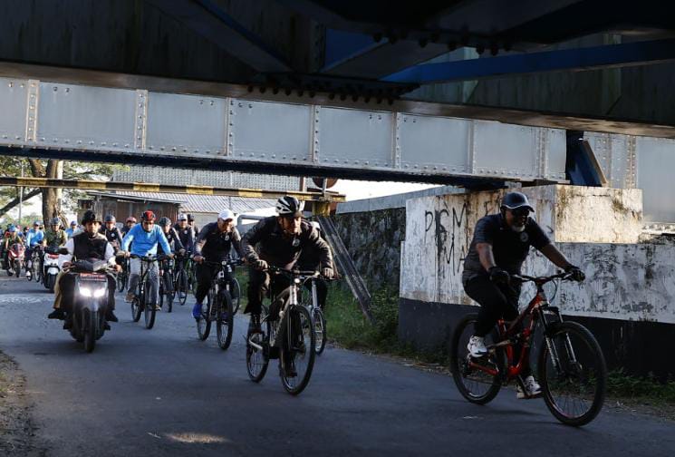 Gowes Bareng Hari Jadi ke-46 PDAM Tirta Taman Sari, Wali Kota Ingatkan Jangan Jadi Korban Perubahan