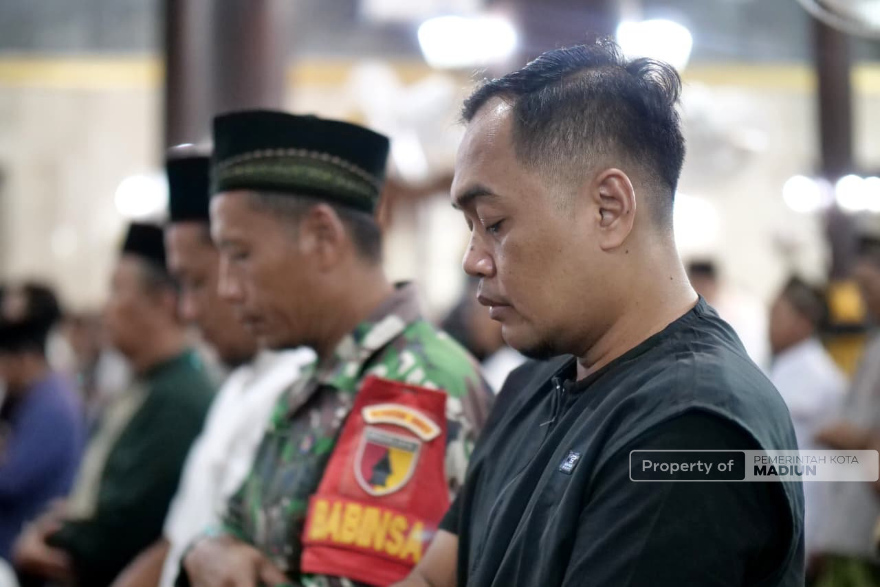 Plt Wali Kota Madiun Hadiri Tarawih Perdana, Ajak Warga Sambut Ramadan dengan Tertib dan Penuh Berkah