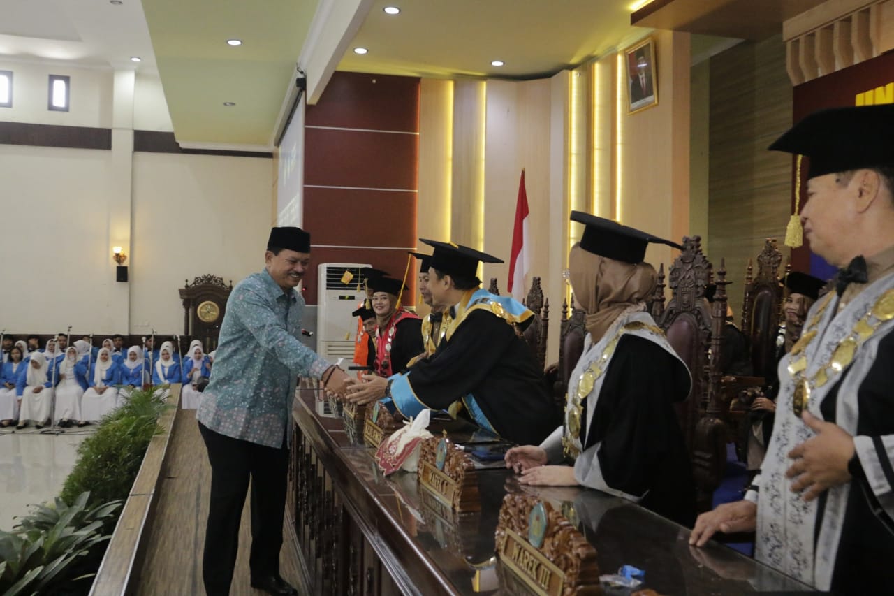 Hadiri Wisuda XII UNIPMA, Wali Kota Pesan Tingkatkan Kompetensi Agar Sukses di Dunia Kerja