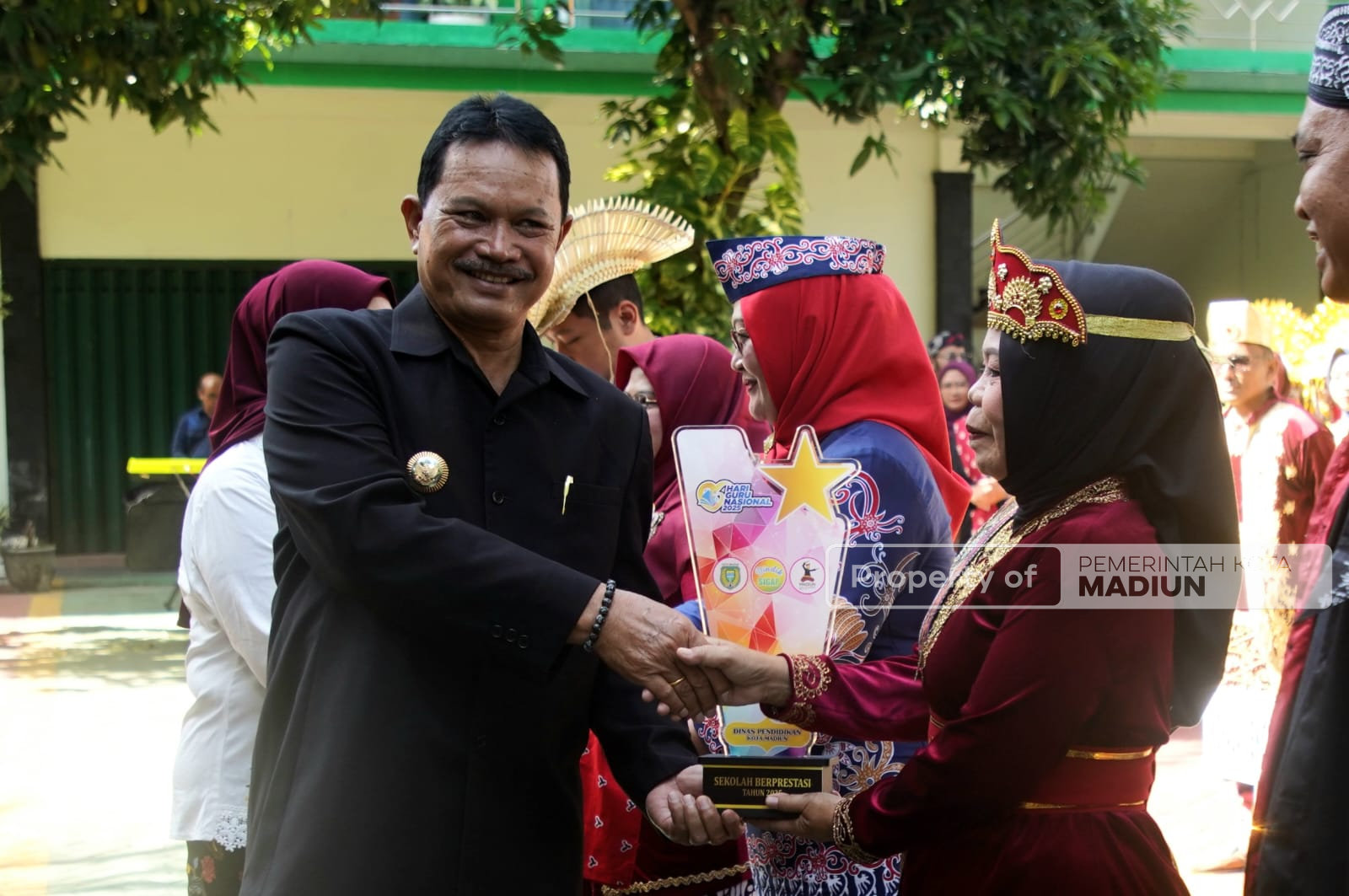 Pimpin Apel Hari Guru Nasional, Wali Kota Harap Guru Terus Perkuat Fondasi Kota Cerdas