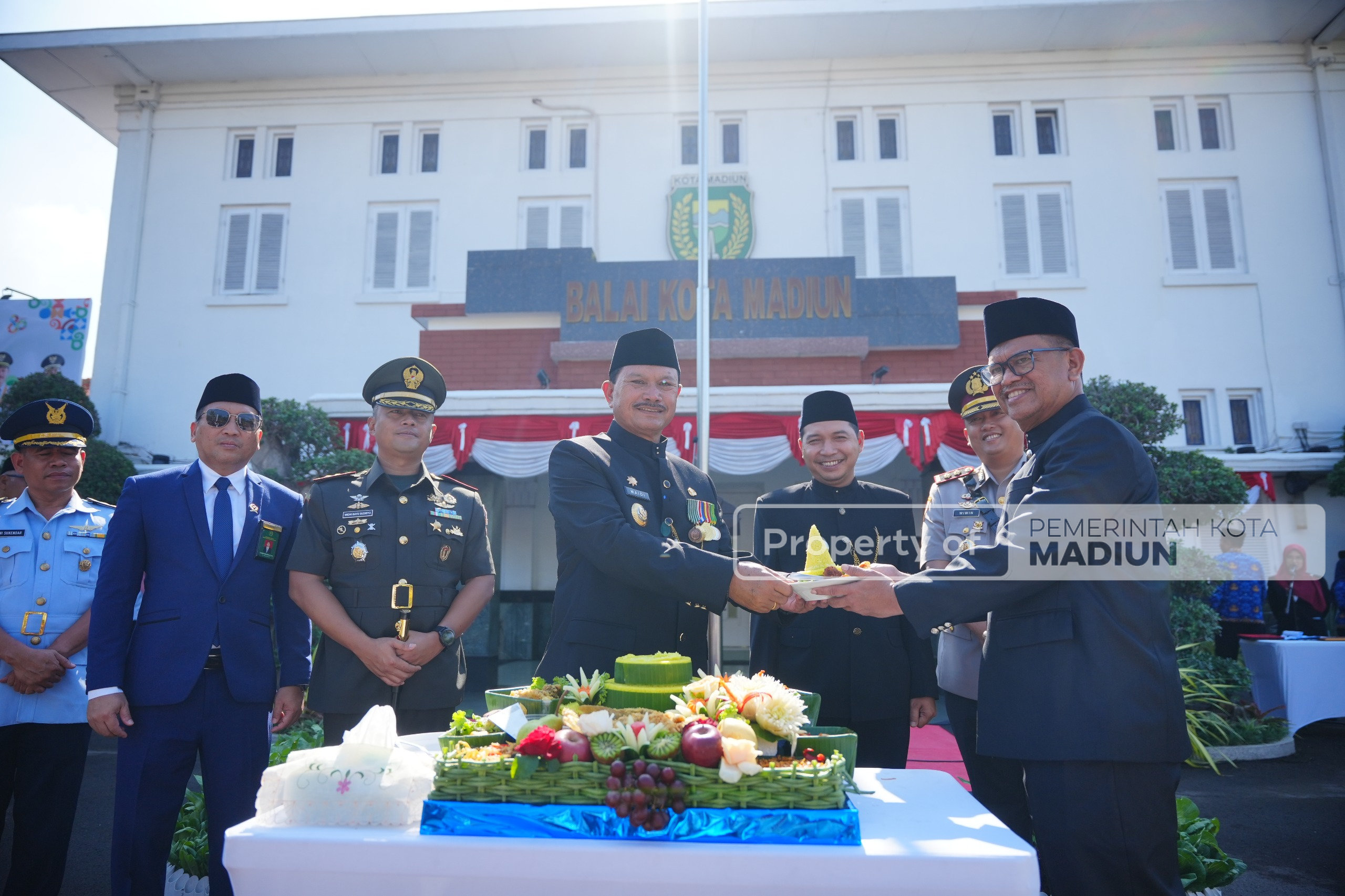 Gelar Upacara Peringatan Hari Jadi ke-80 Provinsi Jawa Timur, Wali Kota Madiun Tekankan Peran Strategis Madiun dalam Pembangunan
