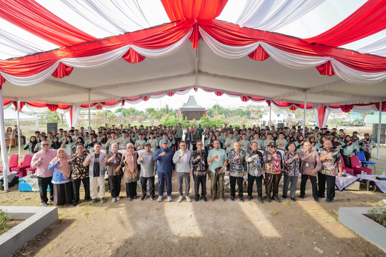 Tanamkan Peduli Pangan Sejak Dini, Pelajar Kota Madiun Turun Langsung Bertani