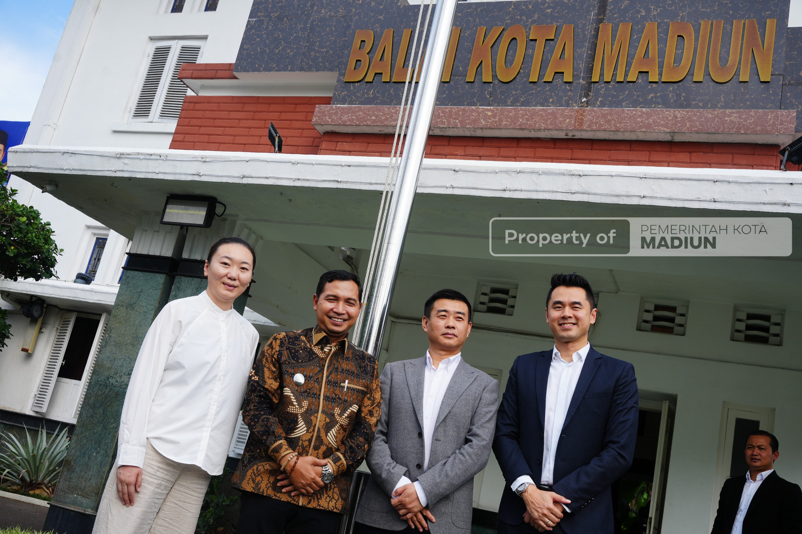 Terima Dua Audiensi, Wali Kota Bahas Kelanjutan Penataan Kabel Jalur Bawah dan Madiun Berkilau di Pergantian Tahun Nanti