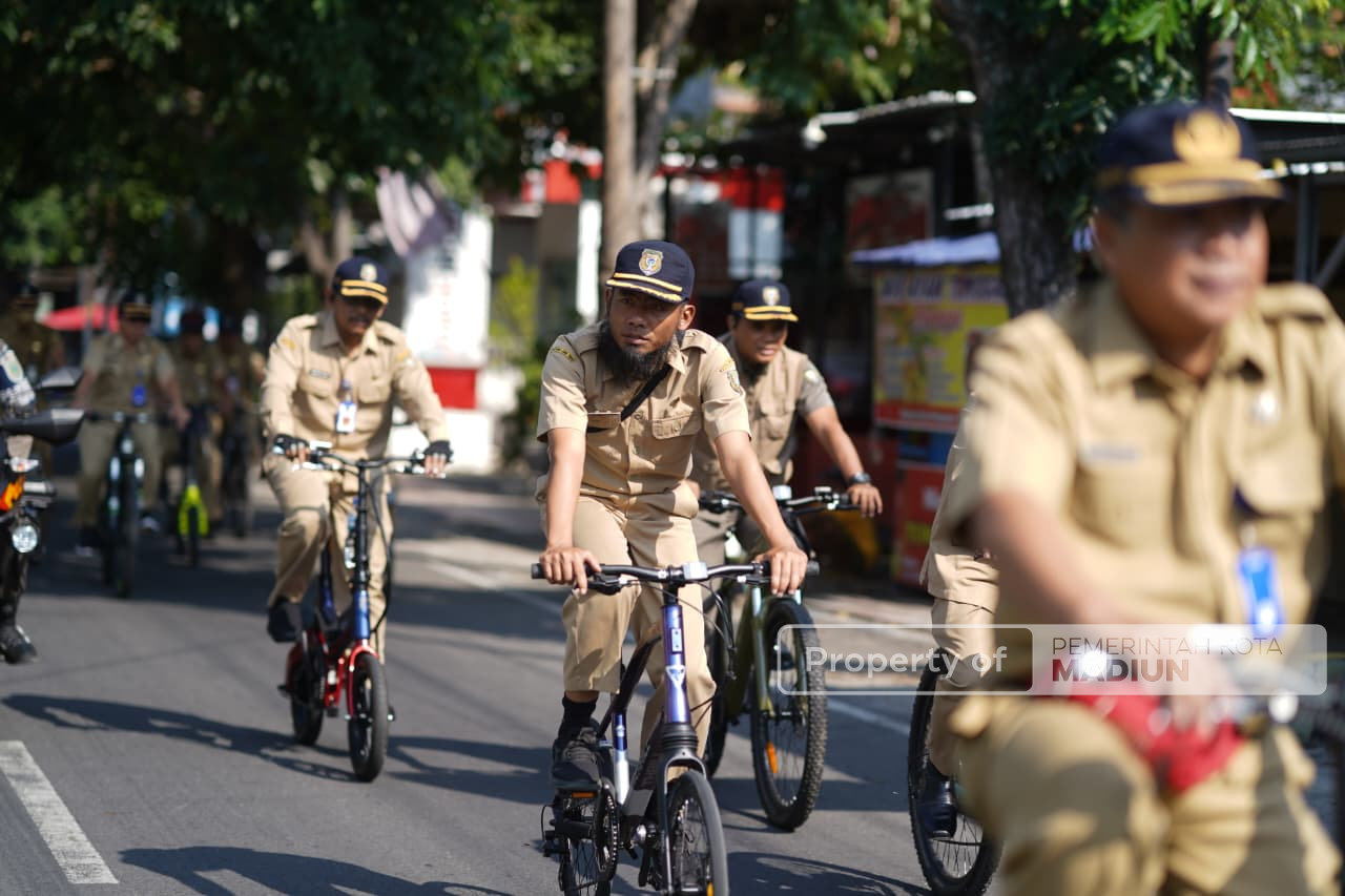 Gowes Bersama OPD, Wali Kota Madiun Resmikan SPPG hingga Sosialisasikan TPS Incinerator