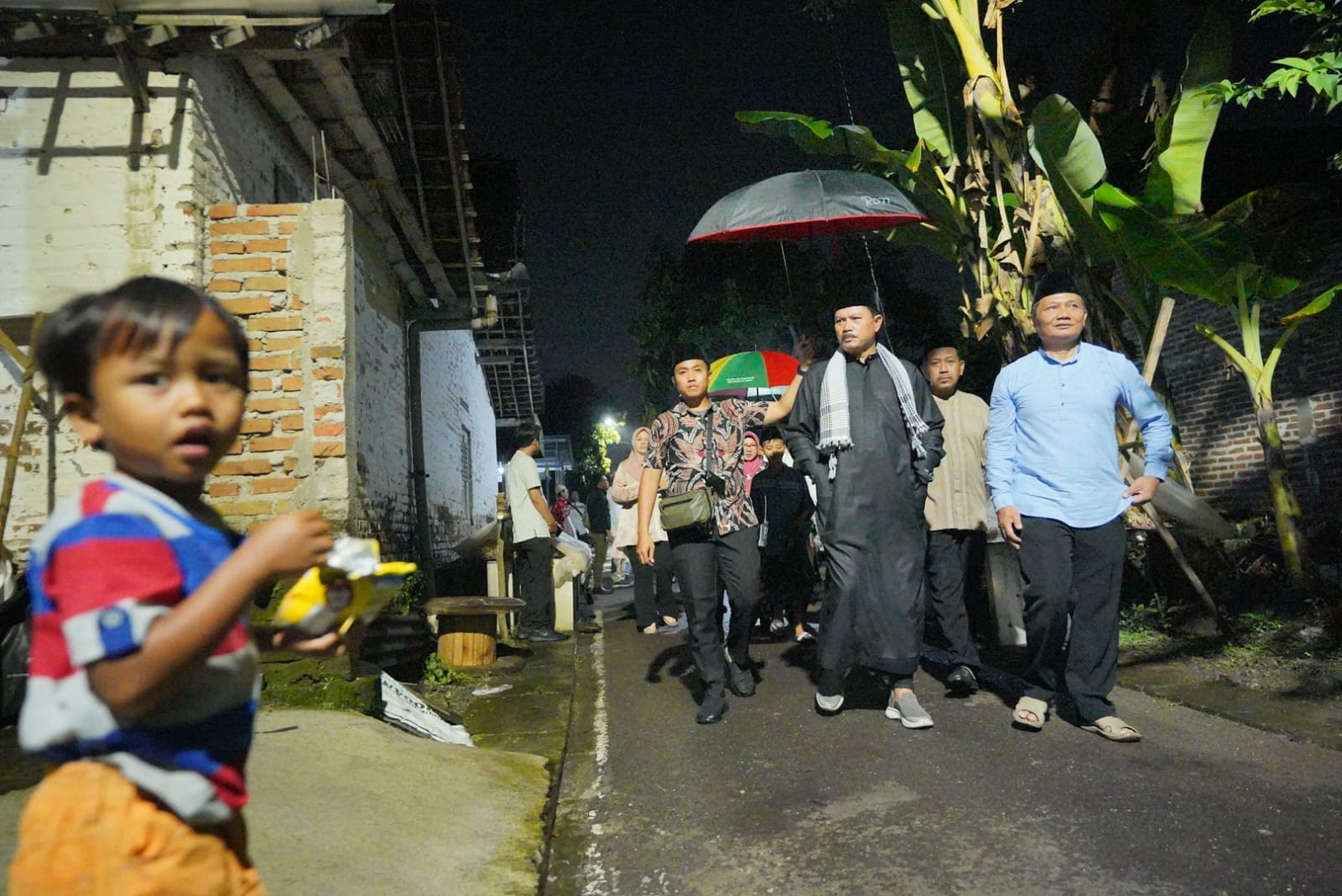 Di Kelurahan Pilangbango, Wali Kota Maidi Sambang Warga Hingga Bagi Sembako