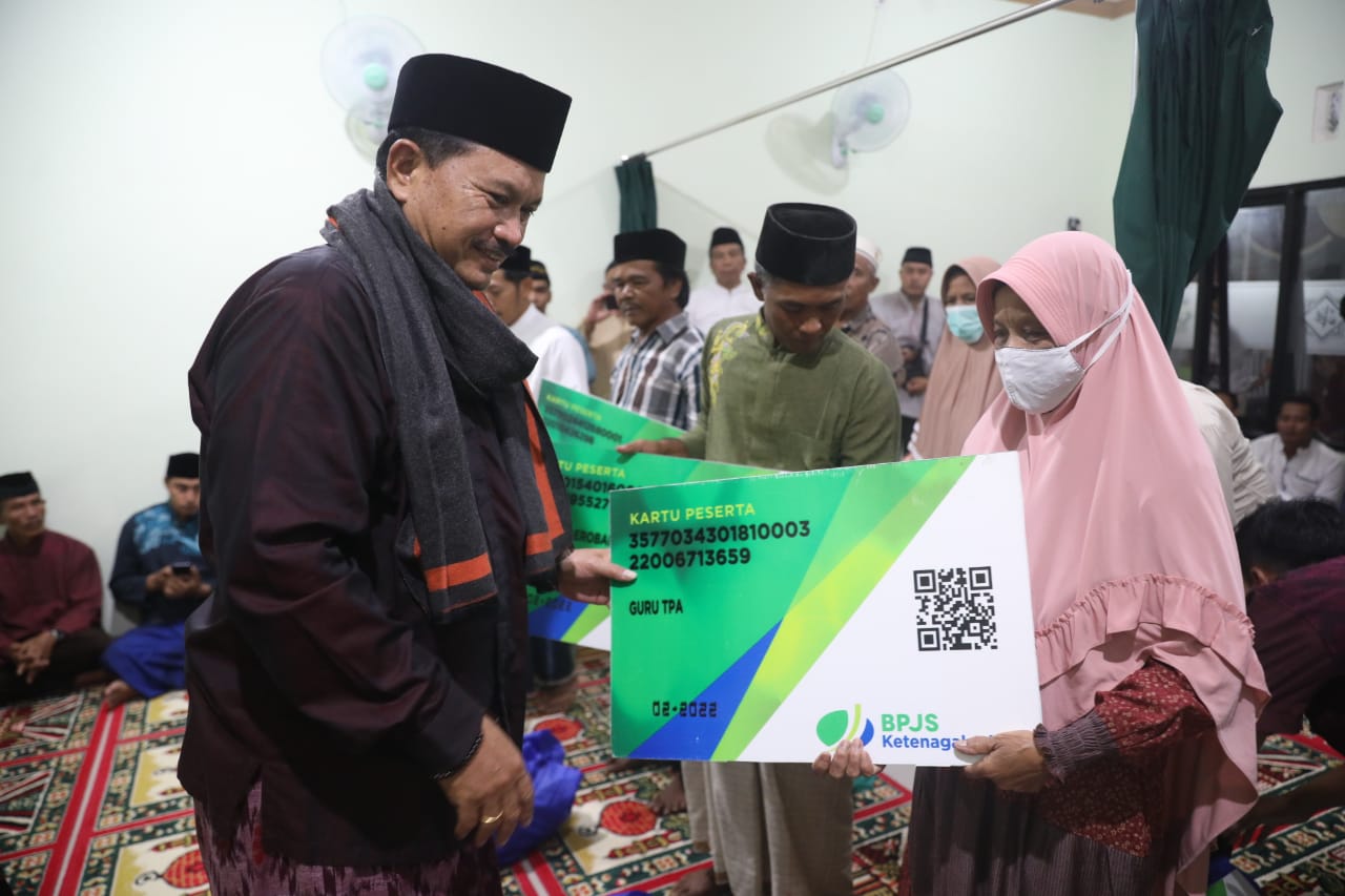 Salat Isya di Mushala Al-Ikhlas Ngegong, Wali Kota Sampaikan Program Pembangunan
