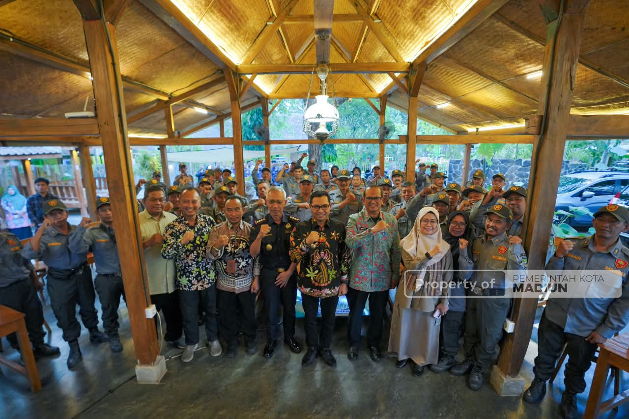 Gelar Sosialisasi, Plt Wali Kota Dorong Satlinmas Aktif Berantas Rokok Ilegal