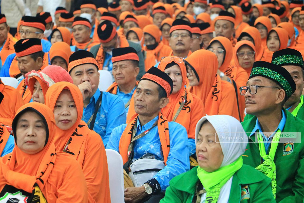 227 Jamaah Haji Kota Madiun Resmi Diberangkatkan, Plt Wali Kota Titip Doa dan Harapan