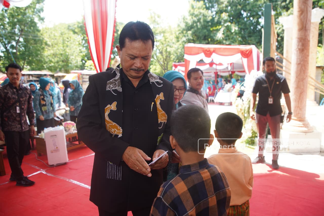 Hadiri Pencanangan Kampung Mandiri Mahesa Terintegrasi Berbasis Teknologi, Arumi: Perubahan dan Peningkatan Luar Biasa!