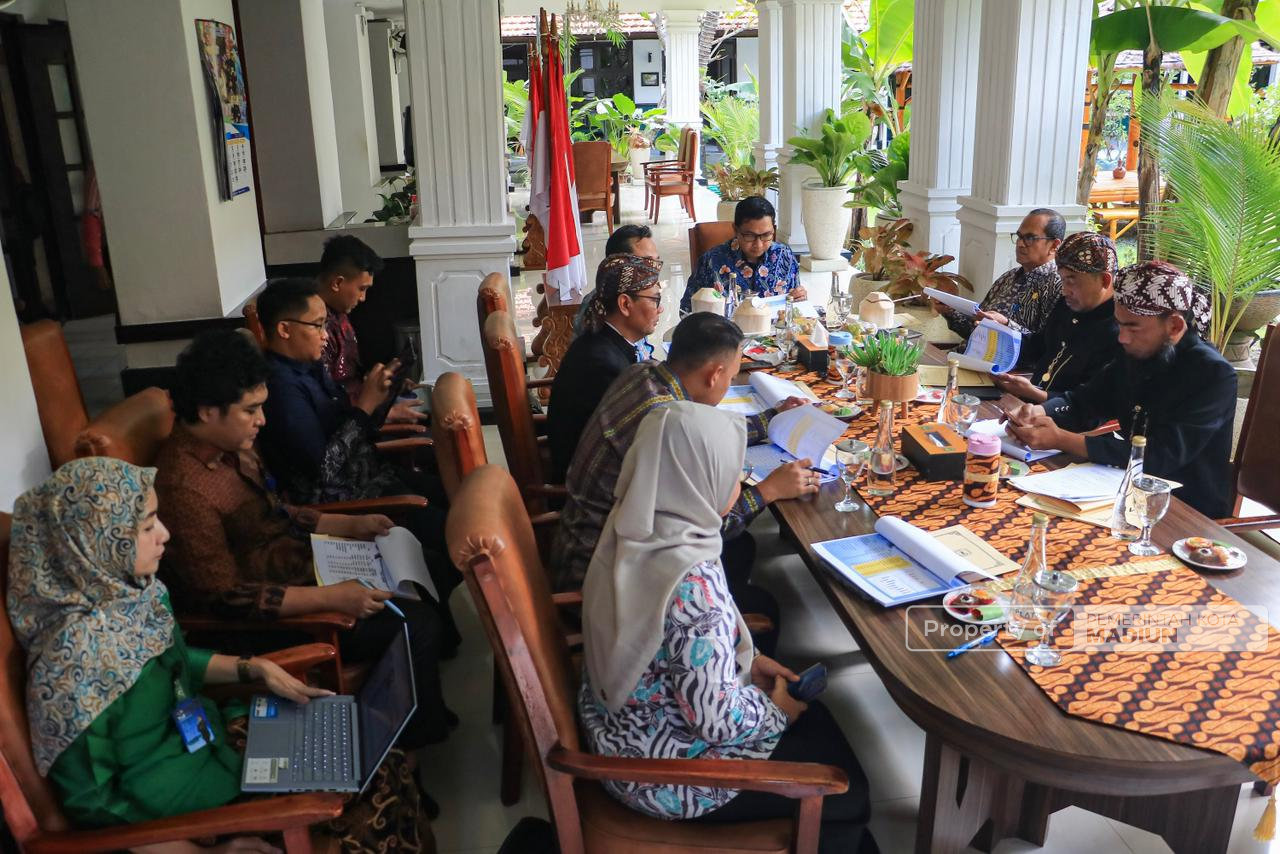 Evaluasi Kinerja BPR, Plt Wali Kota Dorong Penguatan Modal serta Optimalkan Target 2026