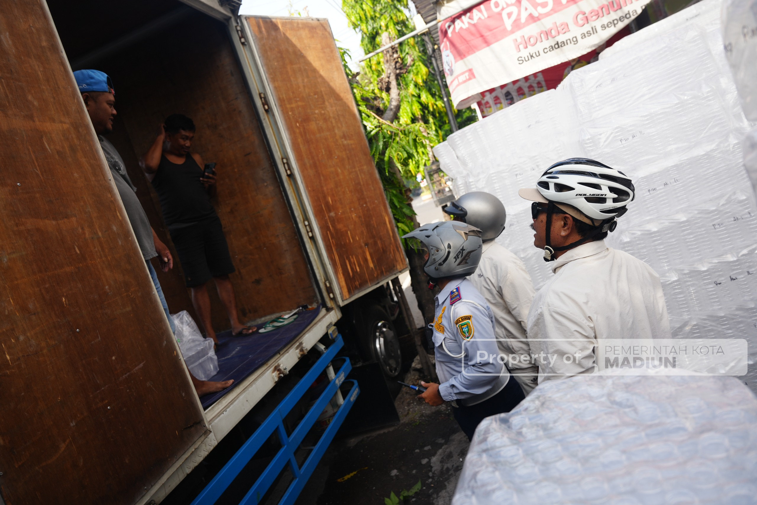 Cek Estetika Kota Melalui Gowes Bersama, Wali Kota Juga Tandai Tiang Provider Bermasalah
