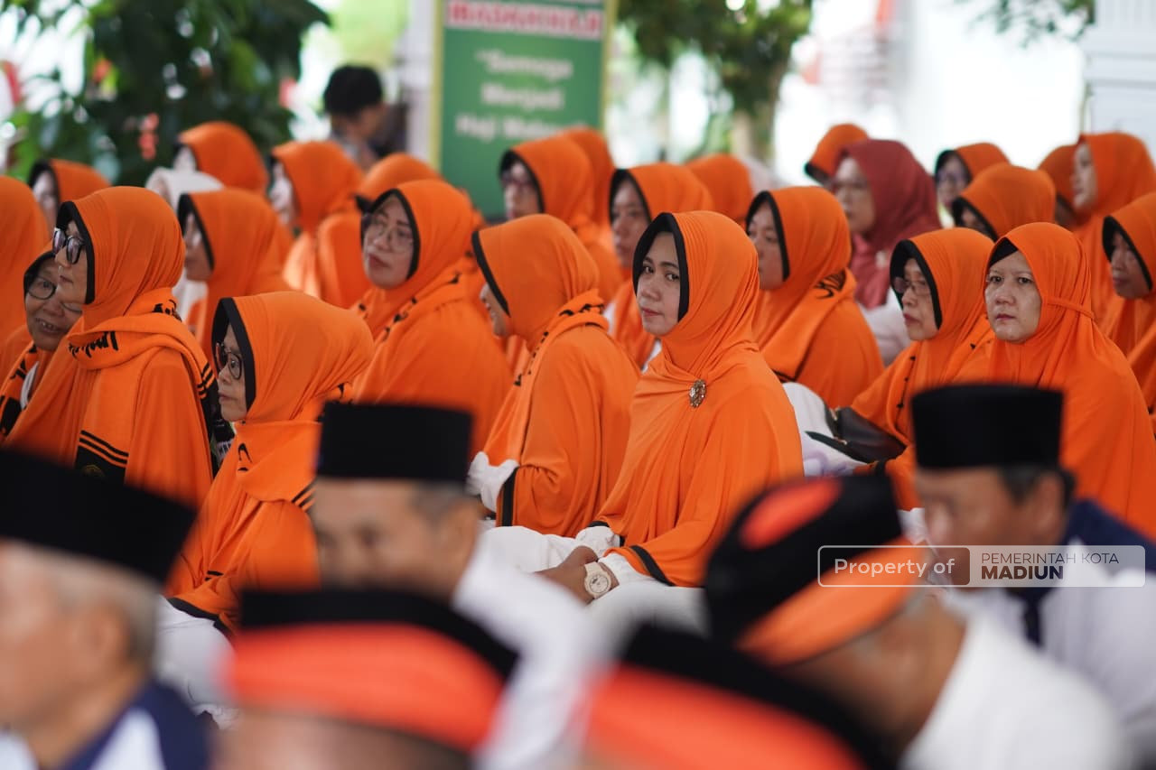 Jelang Keberangkatan Haji, Plt Wali Kota Madiun Ingatkan CJH Jaga Kesehatan dan Ikuti Arahan Pembimbing