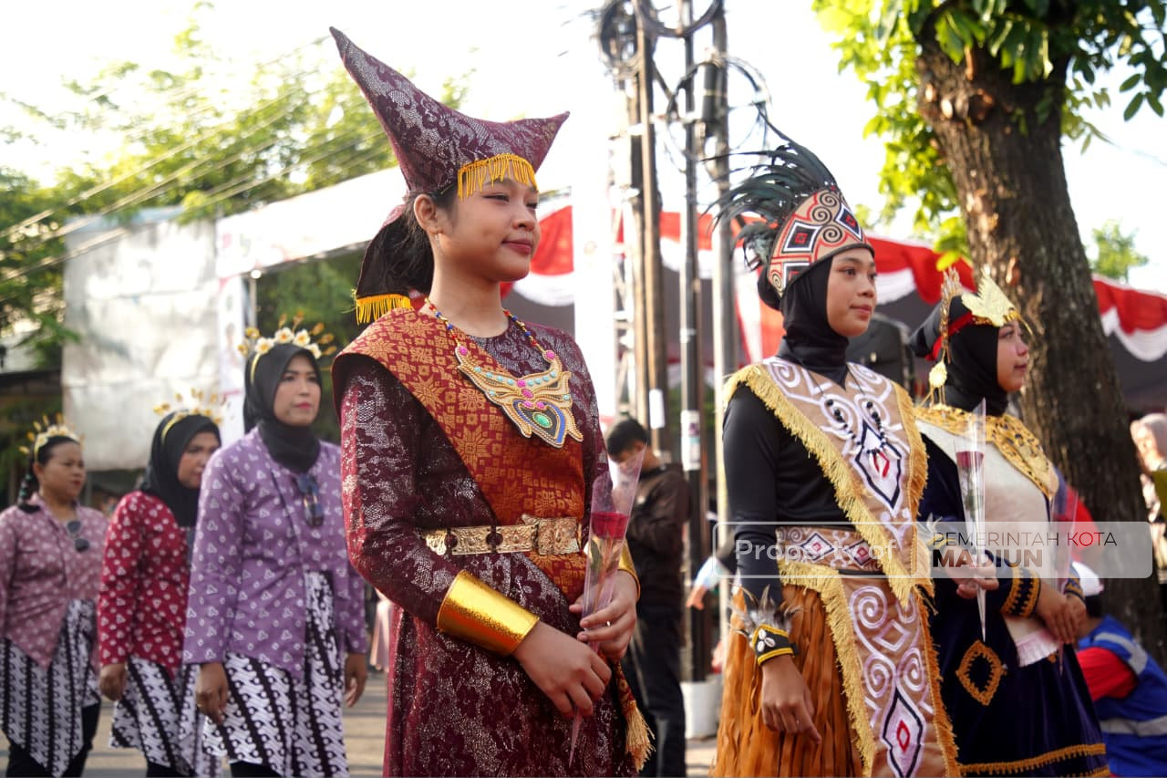 Pawai Budaya Kelurahan Kejuron Semarak, Wali Kota Maidi Tekankan Kekompakan sebagai Kekuatan Kota Pendekar