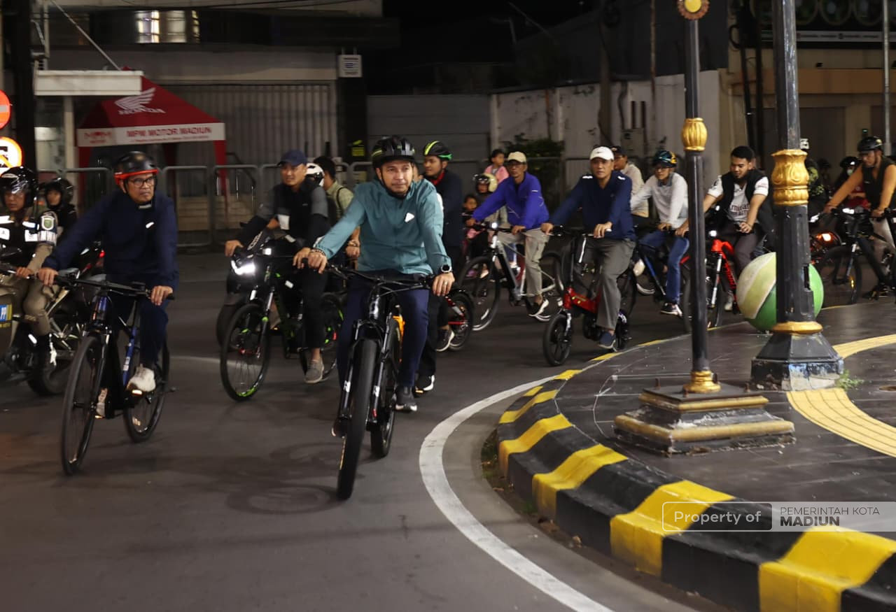Pantau Kota Sambil Gowes, Plt Wali Kota Madiun Cek Keamanan dan Lalu Lintas Jelang Lebaran