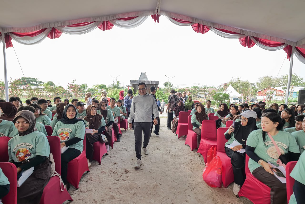 Tanamkan Peduli Pangan Sejak Dini, Pelajar Kota Madiun Turun Langsung Bertani