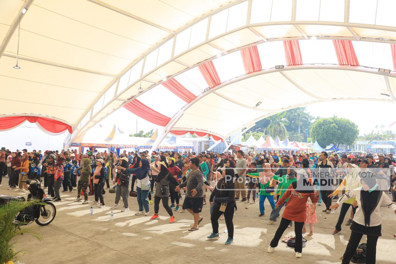 Tutup Rangkaian Perayaan HUT ke-80 TNI, Korem 081/Dhirotsaha Jaya Gelar Fun Bike dan Senam Bersama