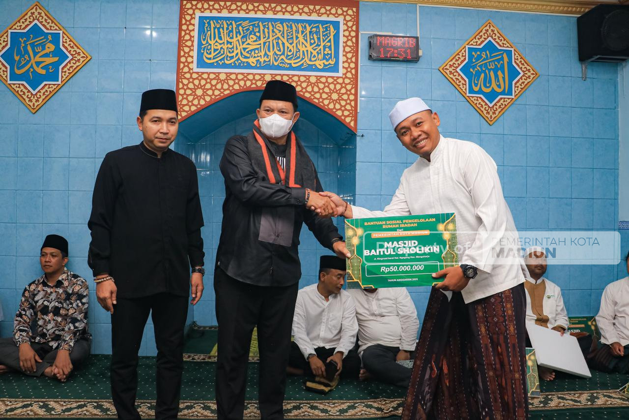 Pererat Silaturahmi, Wali Kota Madiun Hadiri Sholat Isya Bersama Warga Jalan Citarum di Mushola Al Barokah