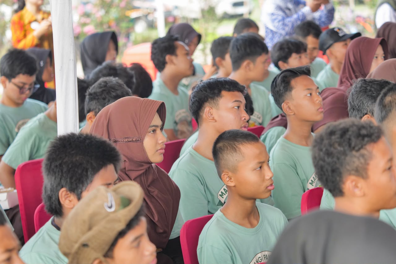 Tanamkan Peduli Pangan Sejak Dini, Pelajar Kota Madiun Turun Langsung Bertani