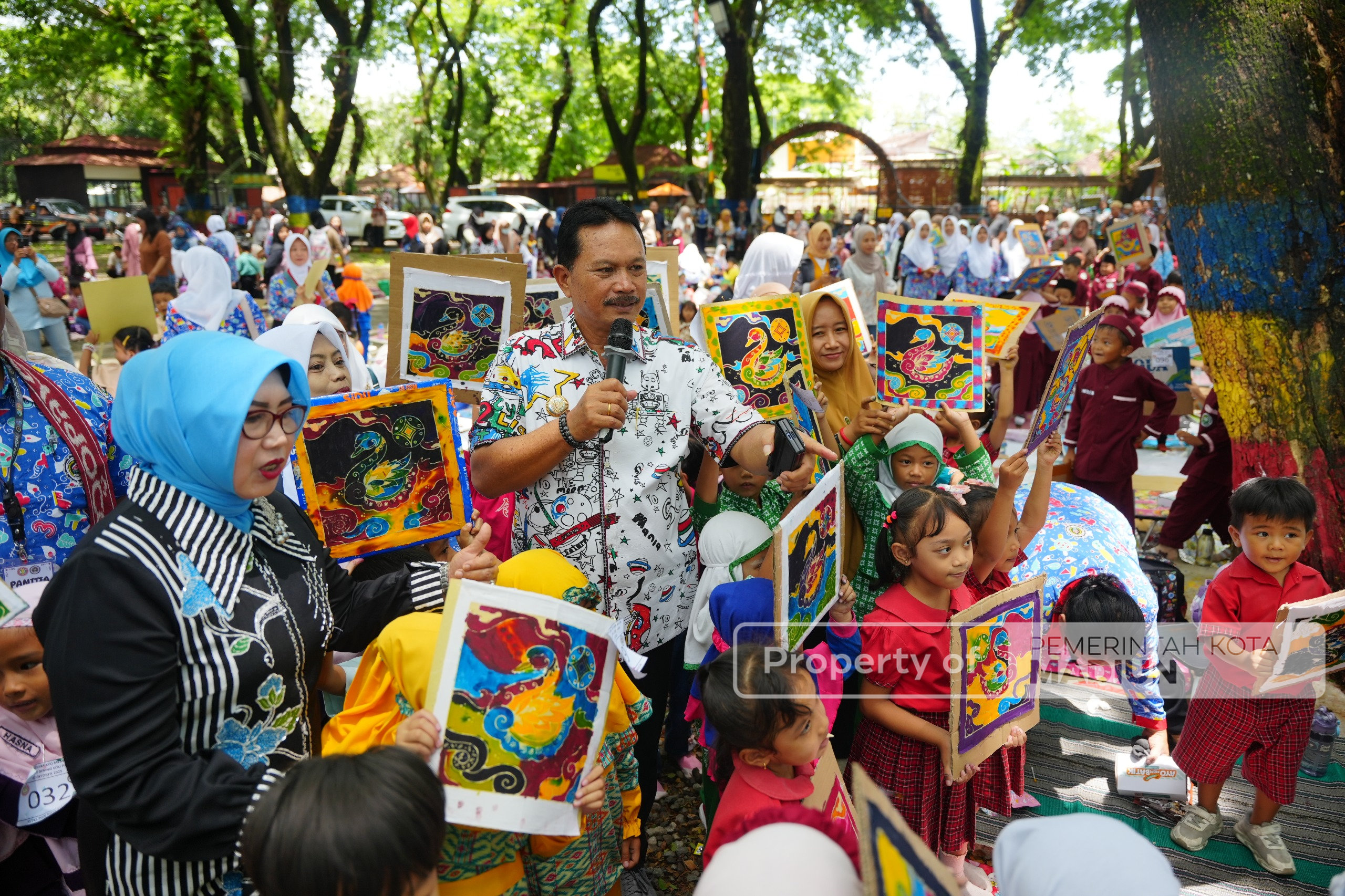Ratusan Anak TK di Madiun Belajar Membatik, Wali Kota: Potensinya Luar Biasa