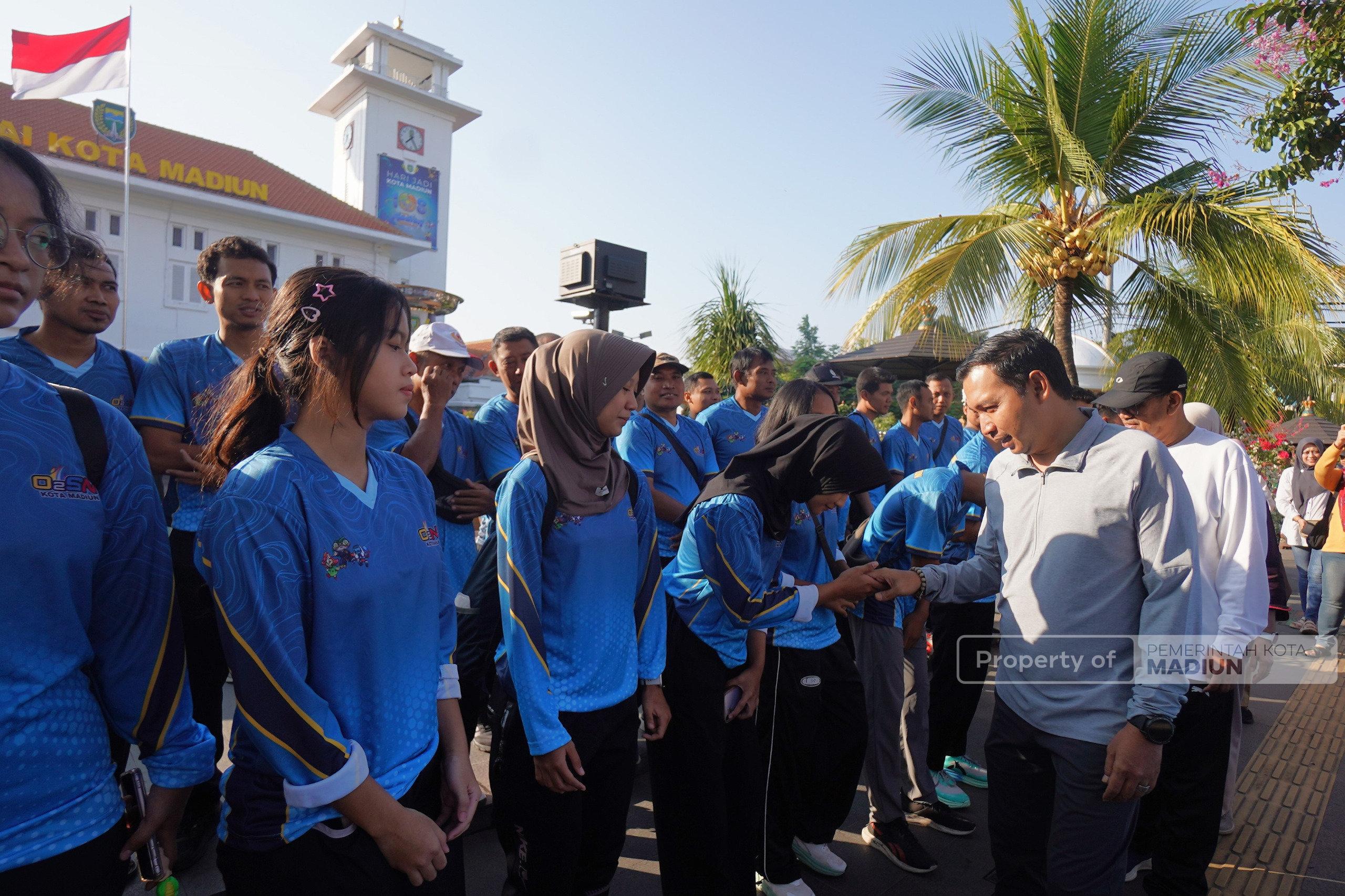 Lepas Kontingen O2SN, Plt Wali Kota Harap Atlet Kota Madiun Raih Prestasi Terbaik