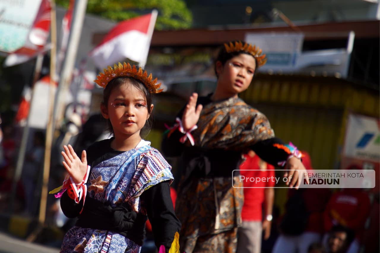 Pawai Budaya Kelurahan Kejuron Semarak, Wali Kota Maidi Tekankan Kekompakan sebagai Kekuatan Kota Pendekar