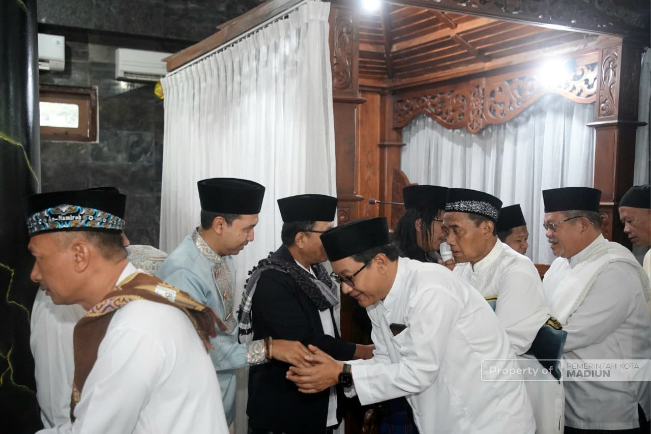 Ribuan Umat Muslim Padati Masjid Agung Baitul Hakim, Plt Wali Kota Madiun Ajak Bangun Daerah di Hari Kemenangan